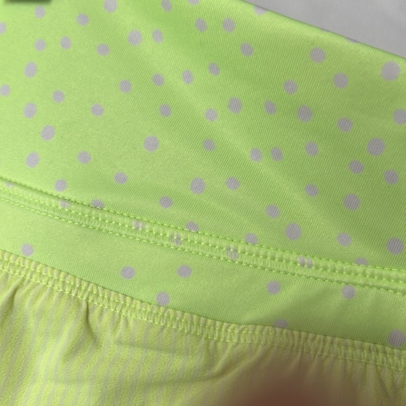 Lululemon Shorts Size 2 - Picture 3 of 12